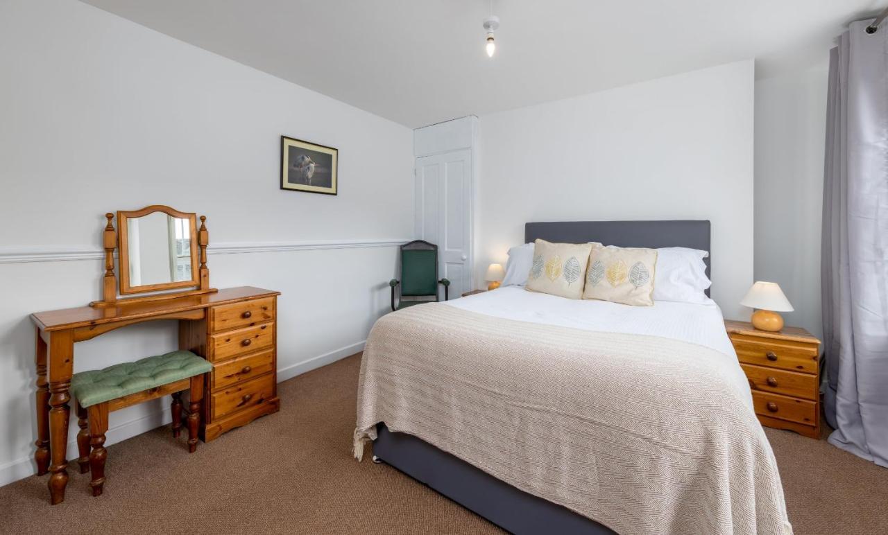 Muncaster Castle Coachman'S Quarters Bed & Breakfast เรเวนกลาส ภายนอก รูปภาพ