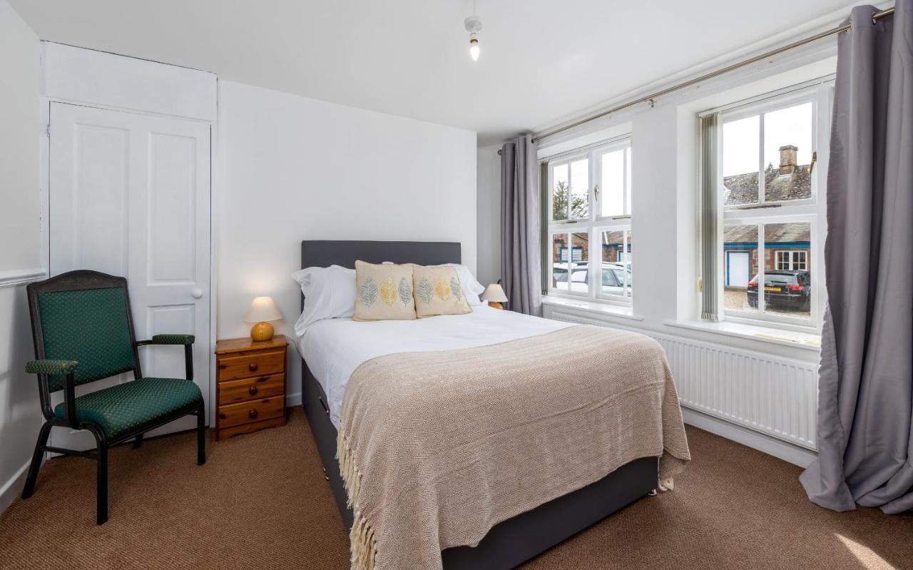 Muncaster Castle Coachman'S Quarters Bed & Breakfast เรเวนกลาส ภายนอก รูปภาพ