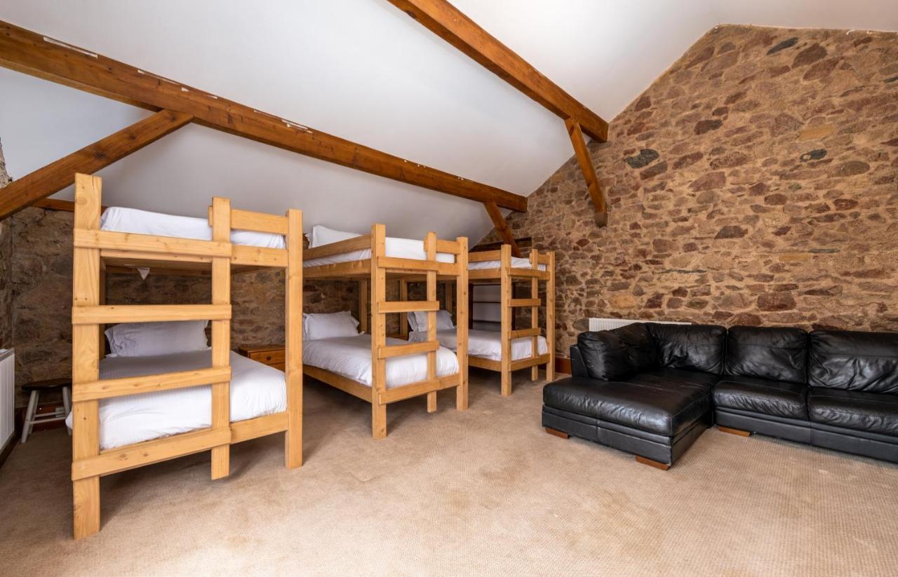 Muncaster Castle Coachman'S Quarters Bed & Breakfast เรเวนกลาส ภายนอก รูปภาพ