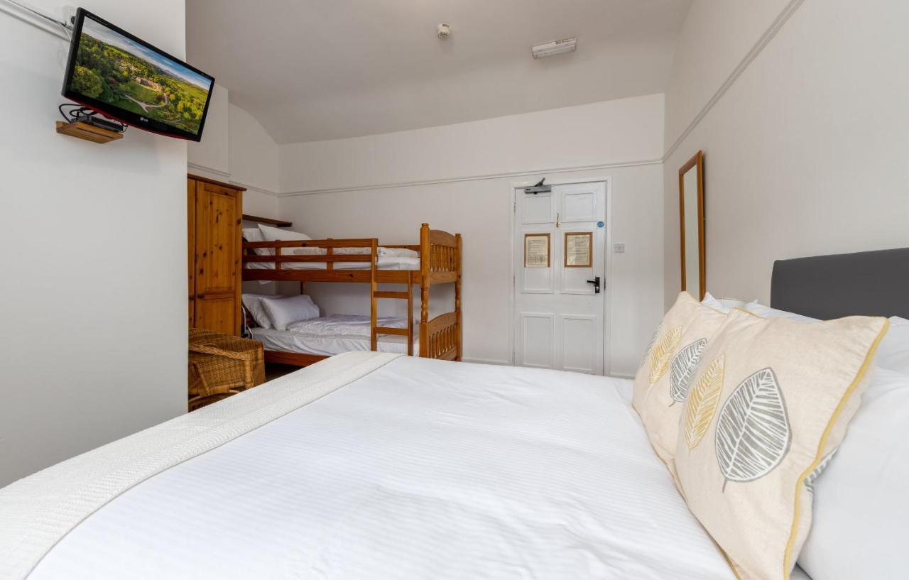Muncaster Castle Coachman'S Quarters Bed & Breakfast เรเวนกลาส ภายนอก รูปภาพ