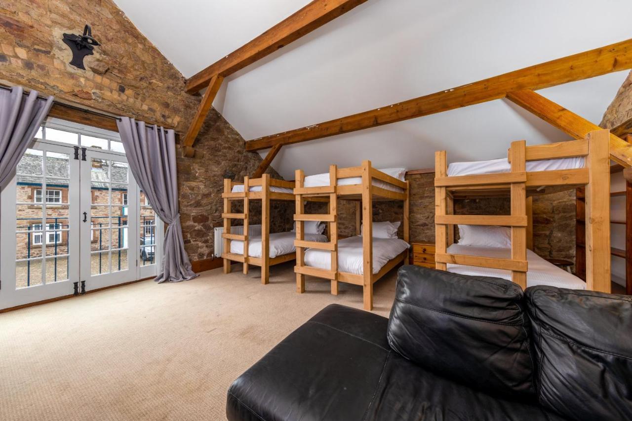 Muncaster Castle Coachman'S Quarters Bed & Breakfast เรเวนกลาส ภายนอก รูปภาพ