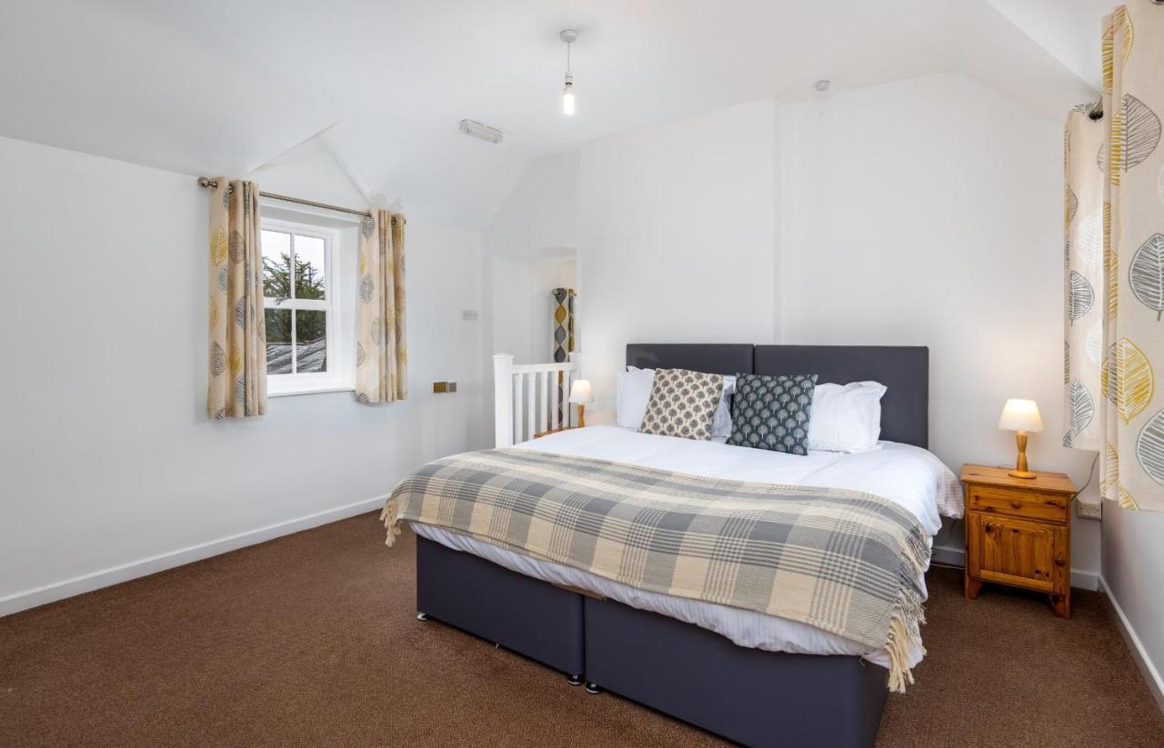 Muncaster Castle Coachman'S Quarters Bed & Breakfast เรเวนกลาส ภายนอก รูปภาพ