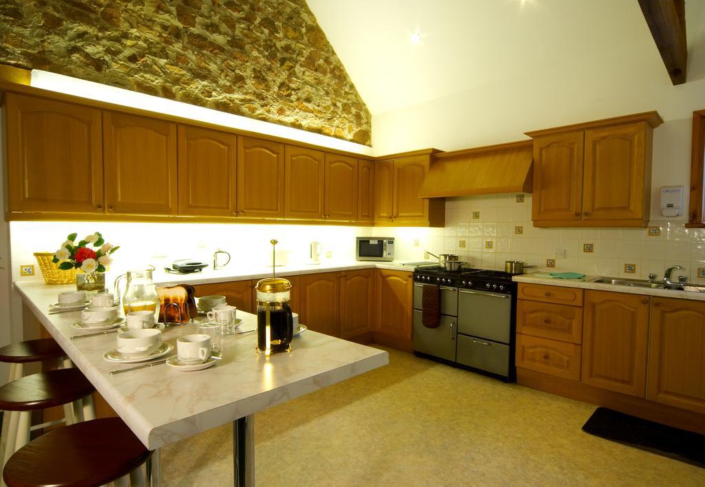 Muncaster Castle Coachman'S Quarters Bed & Breakfast เรเวนกลาส ภายนอก รูปภาพ