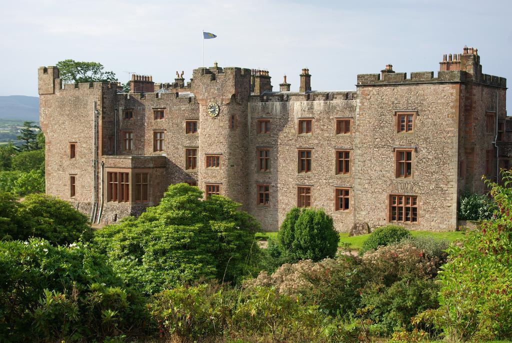 Muncaster Castle Coachman'S Quarters Bed & Breakfast เรเวนกลาส ภายนอก รูปภาพ