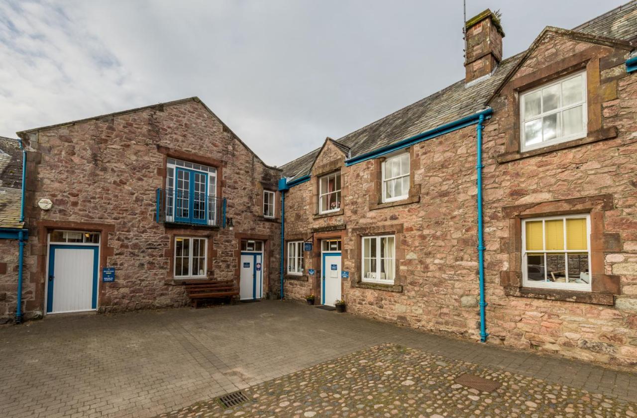 Muncaster Castle Coachman'S Quarters Bed & Breakfast เรเวนกลาส ภายนอก รูปภาพ